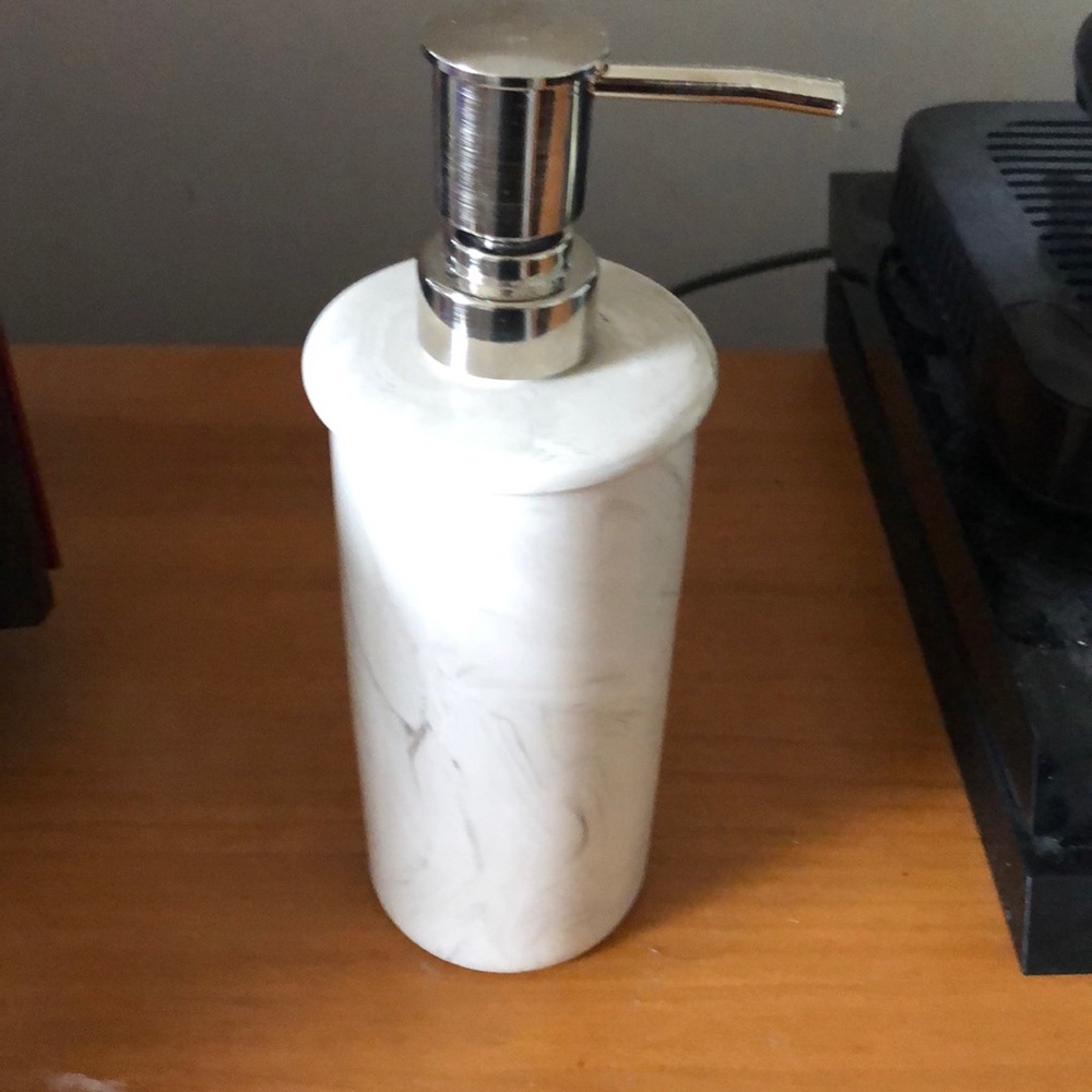 Lotion pump dispenser